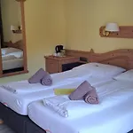 Πανσιόν Gaestehaus Steger 4*
