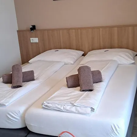 Gaestehaus Steger בית הארחה קפרון